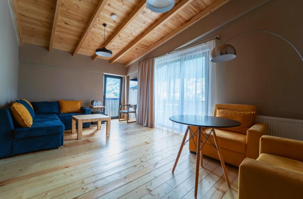 Hotel Lahili Mestia Exteriör bild